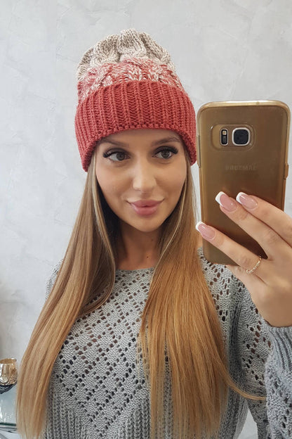 Универсална зимна шапка с класическа шарка