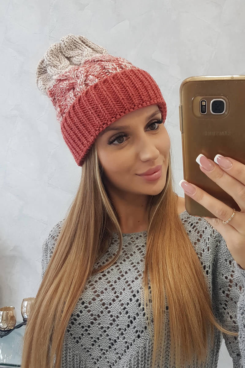 Универсална зимна шапка с класическа шарка