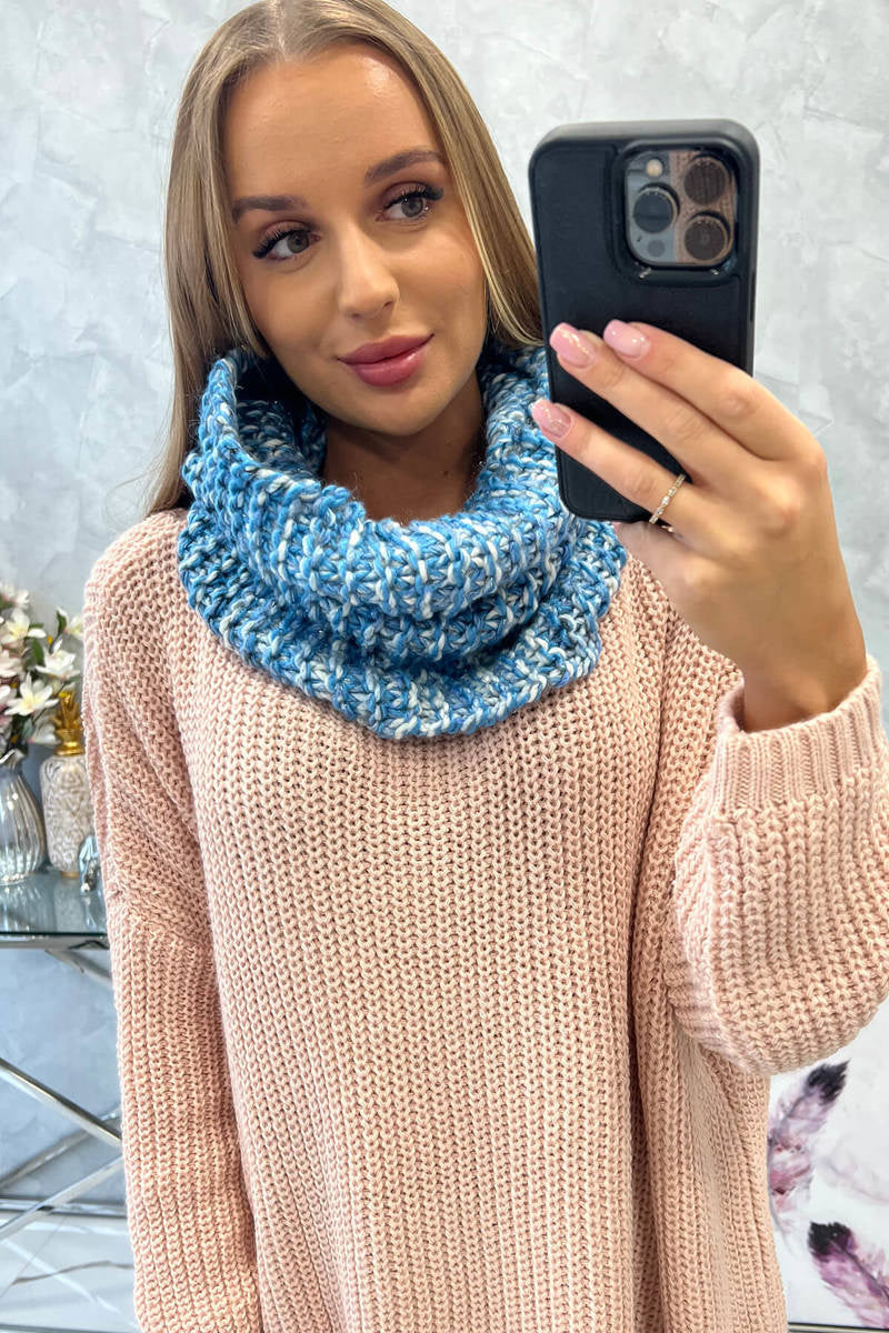 Дълга вълнена яка с качулка