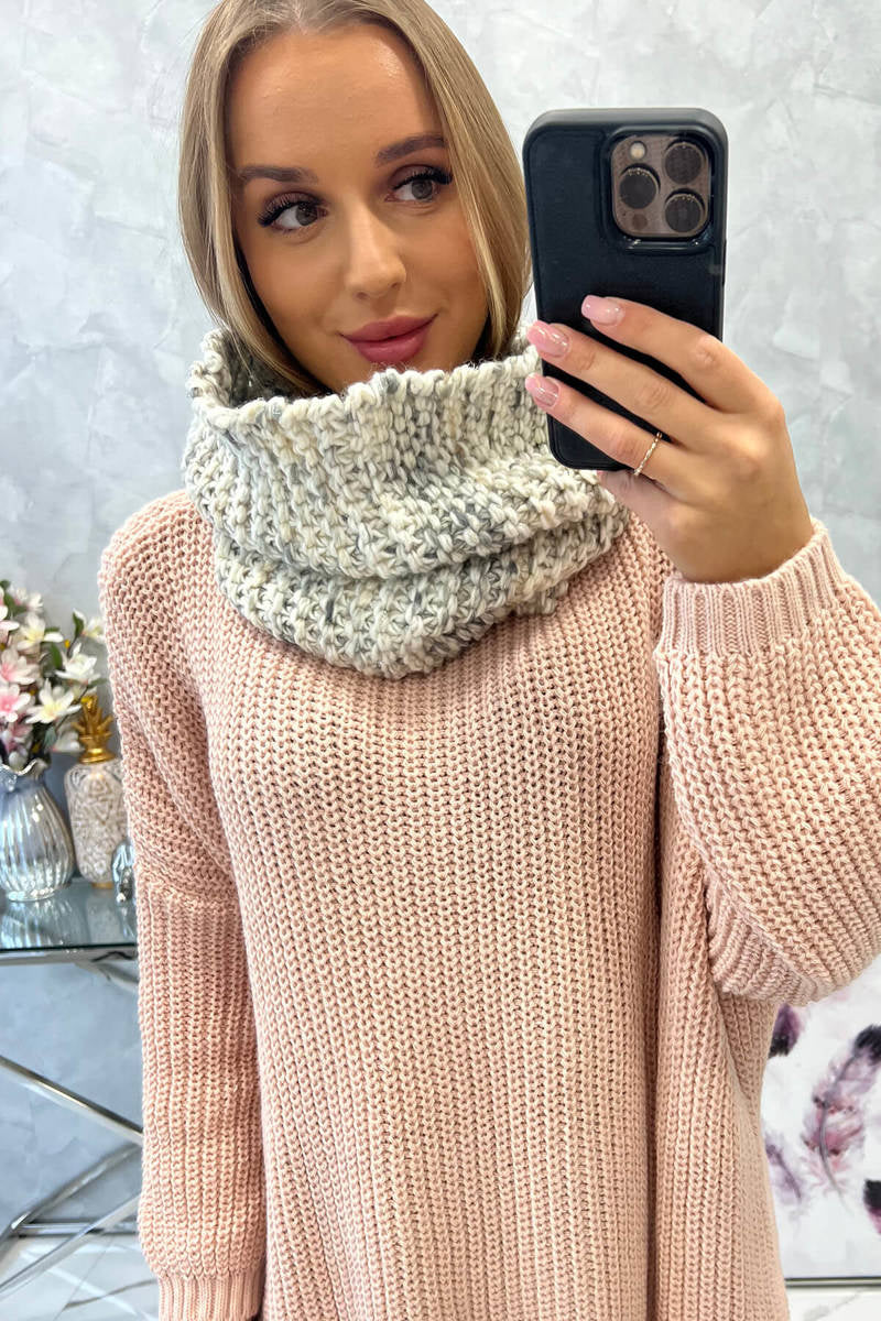 Дълга вълнена яка с качулка