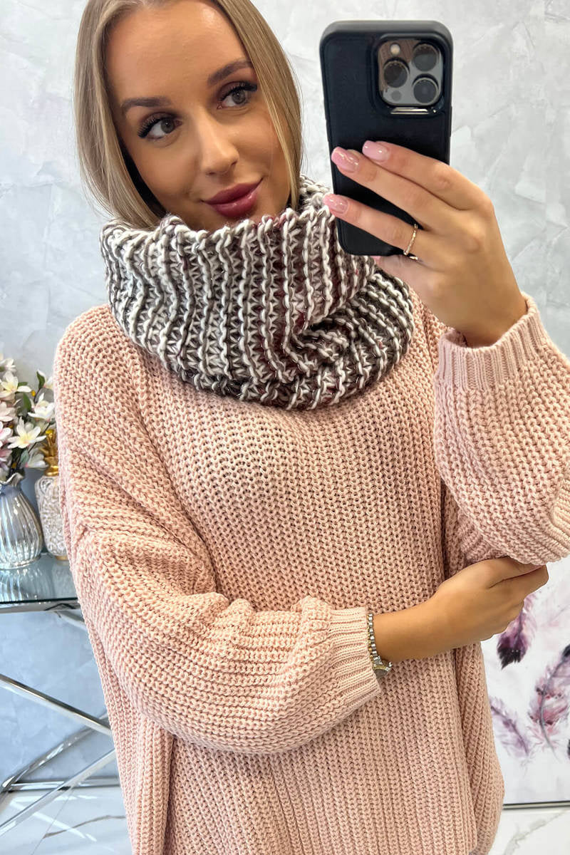 Дълга вълнена яка с качулка