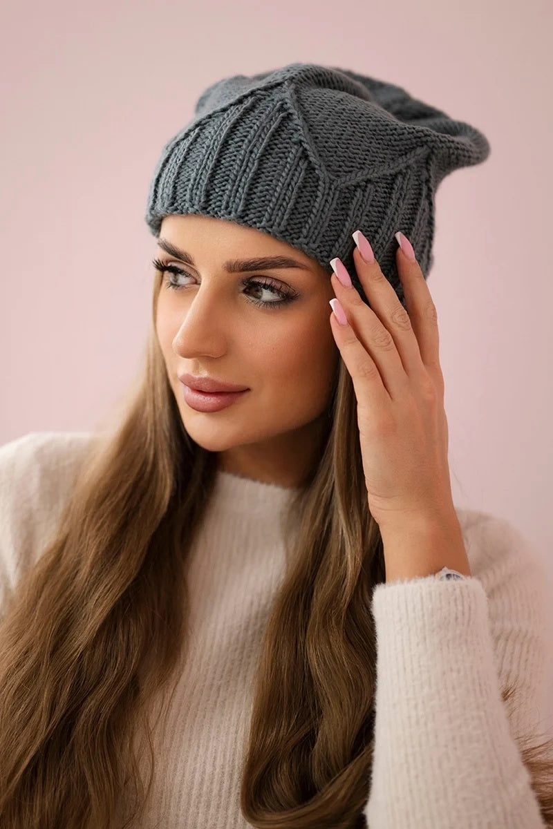 Зимна шапка с класическа шарка