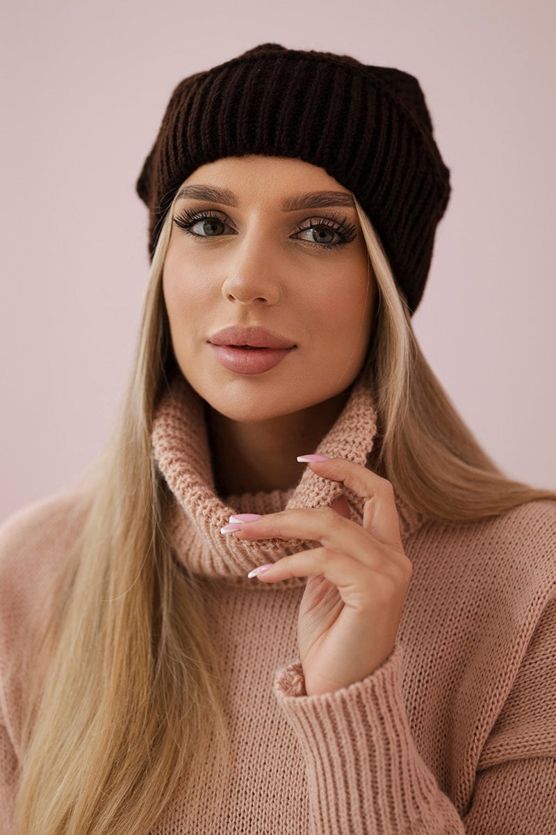 Зимнa шапка с универсален размер и класическа шарка