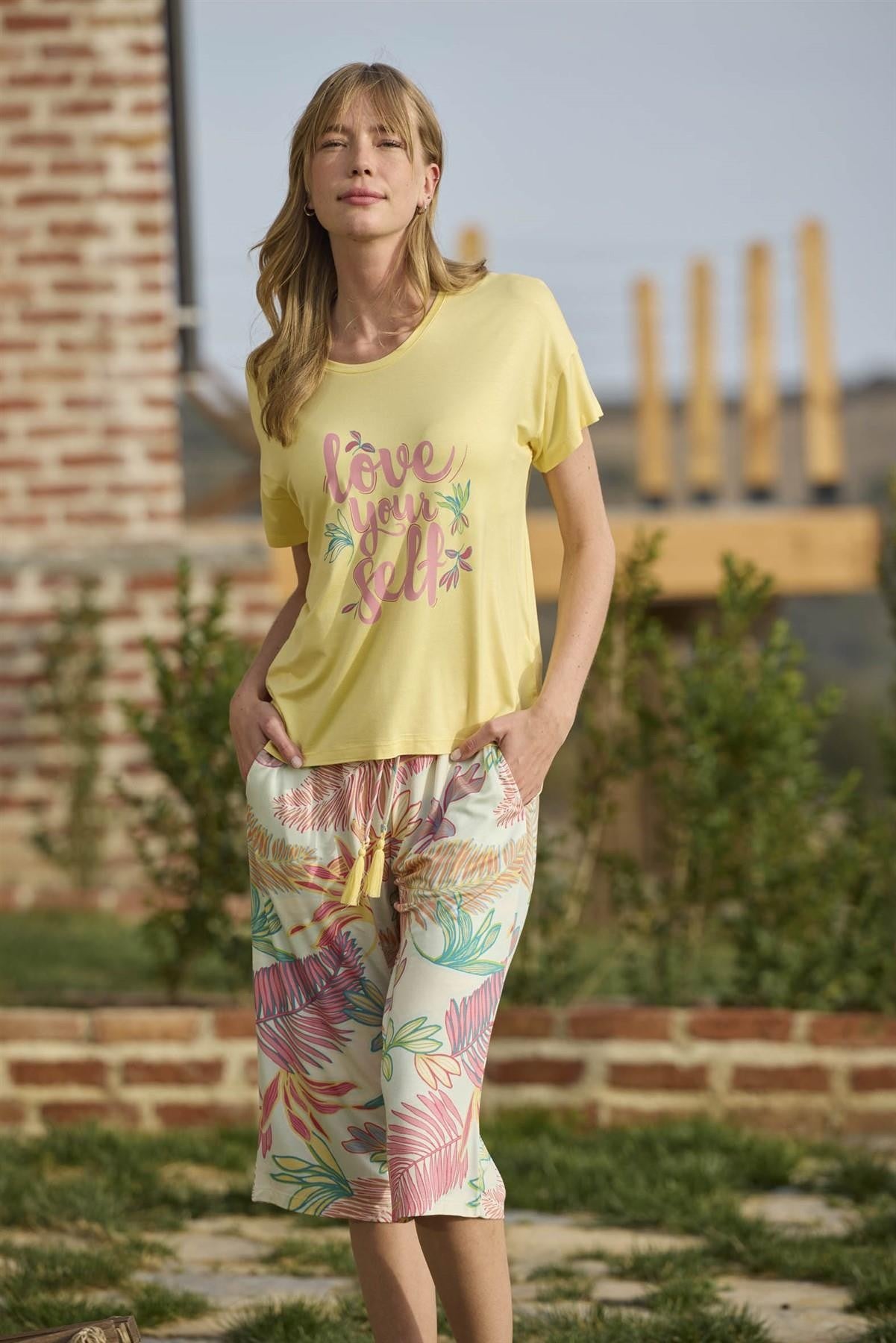 Дамска пижама с къс ръкав от вискоза 24111