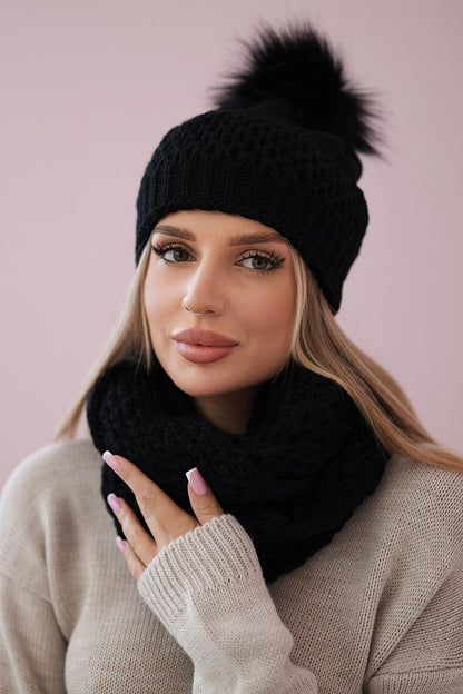 Зимeн комплект с шапка с помпон и шал