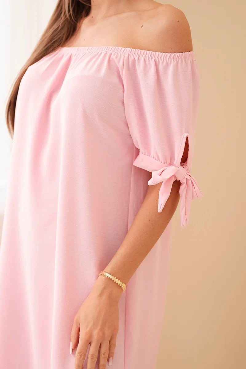 Рокля с връзки на ръкавите