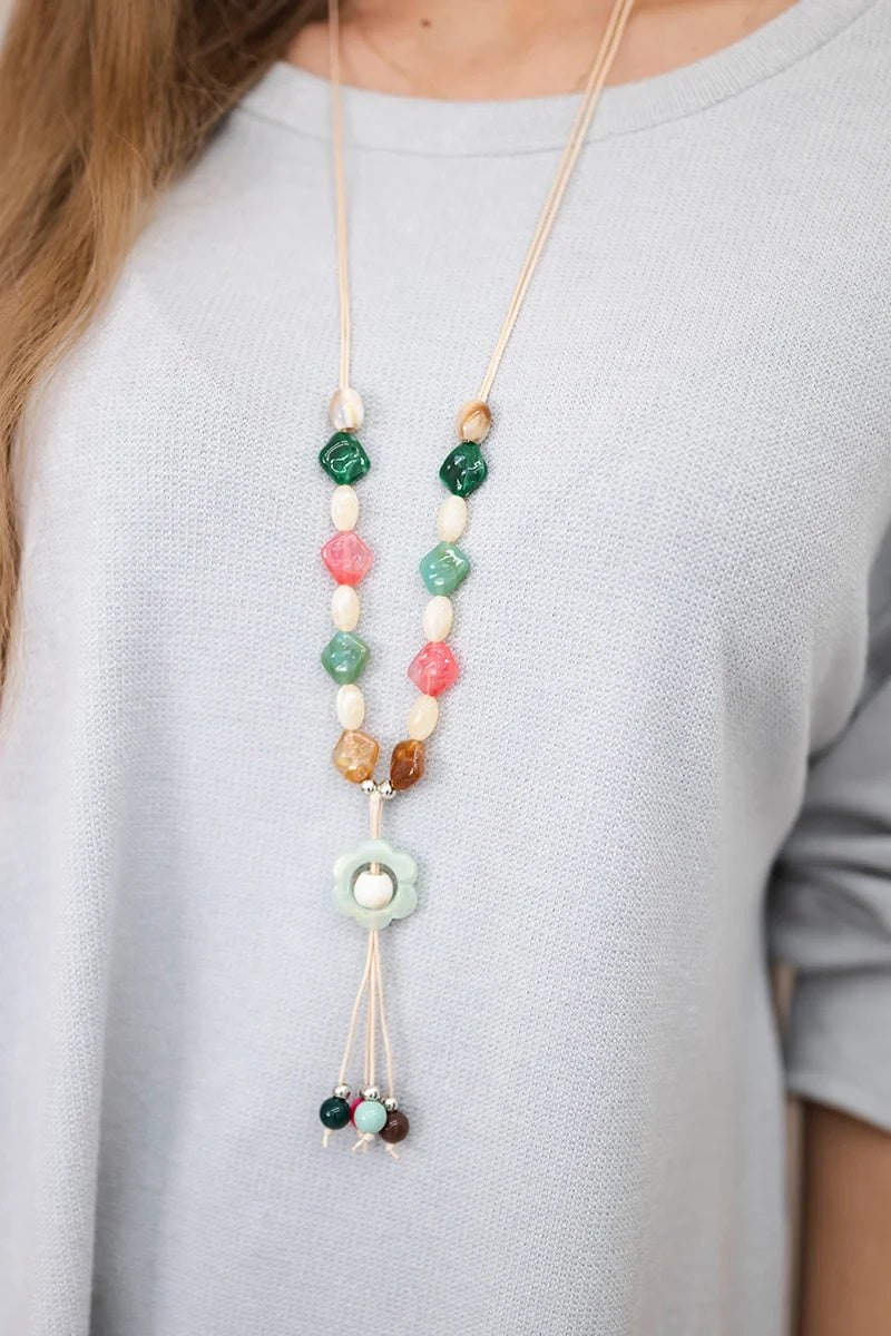 Блуза с колие и класическа кройка