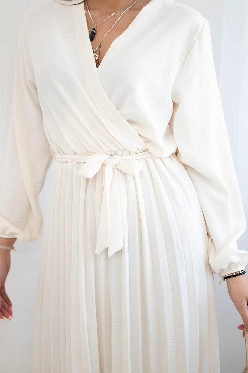 Рокля с връзка и плисиран подгъв