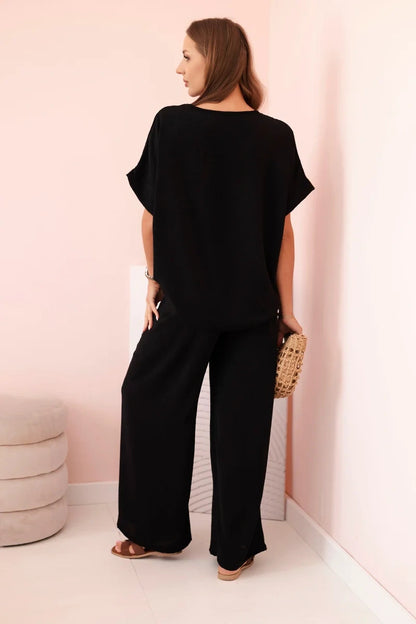 Комплект с обемен топ и широки панталони с апликация цвете