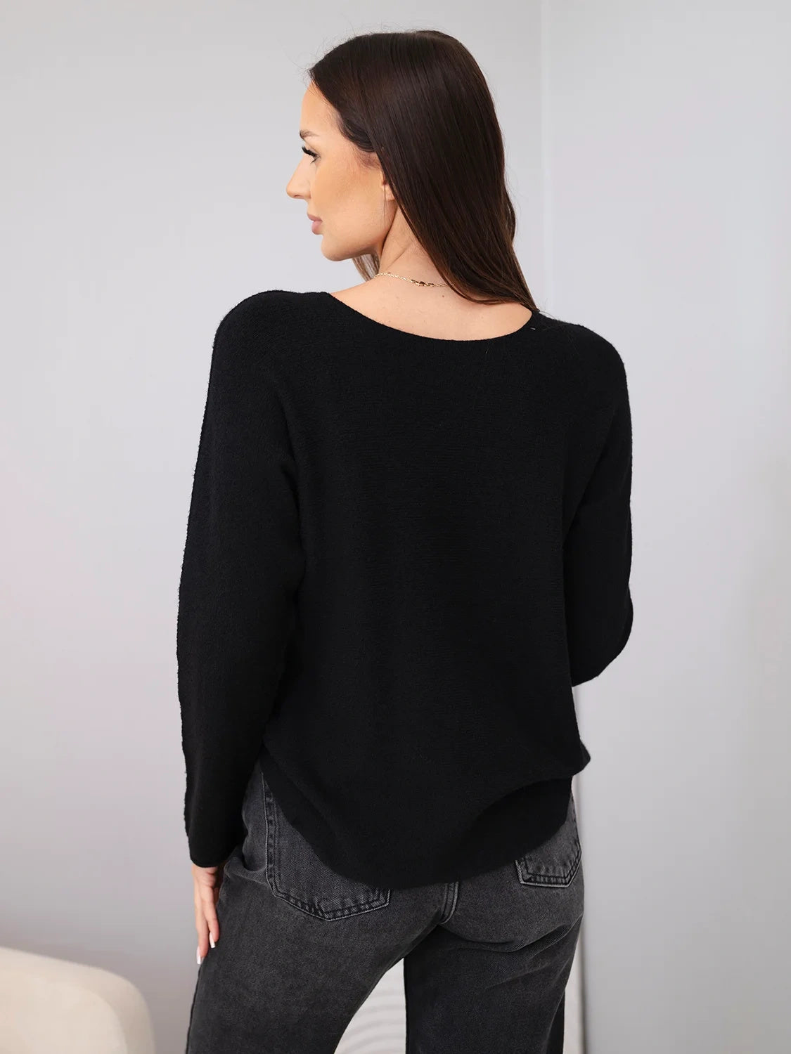 Дамски пуловер с дълги ръкави и кръгло деколте от вискоза