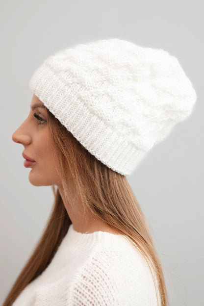 Дълга шапка с отворен плетен модел