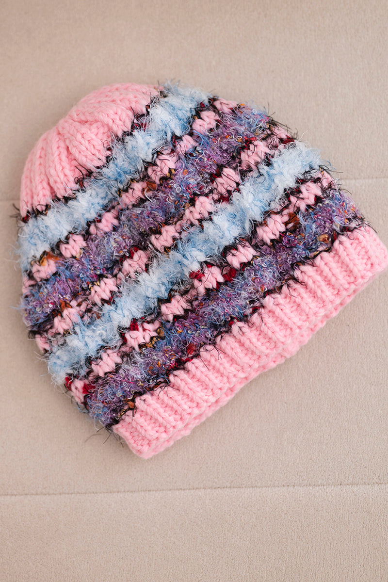 Дамска зимна шапка от пъстроцветна прежда с ластик