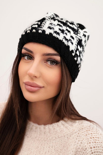 Зимна шапка с пъстроцветна прежда и дебела ребрена лента