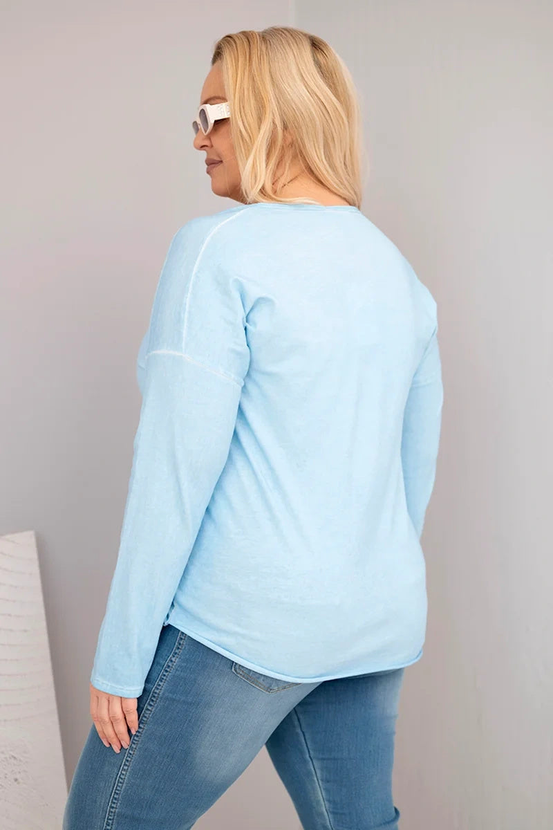 Свободна блуза с V-образно деколте и удължен гръб