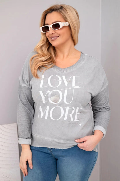 Дамска блуза с надпис Love You More и V-образно деколте