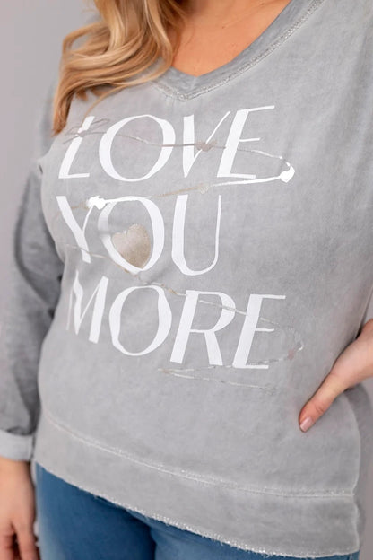 Дамска блуза с надпис Love You More и V-образно деколте