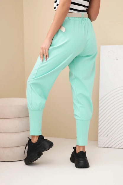 Високо вдигнати панталони с колан и еластична лента
