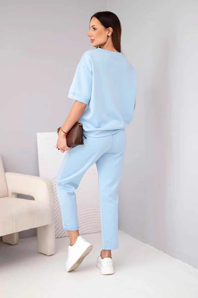 Комплект с блуза с къс ръкав и панталон с подвити крачоли