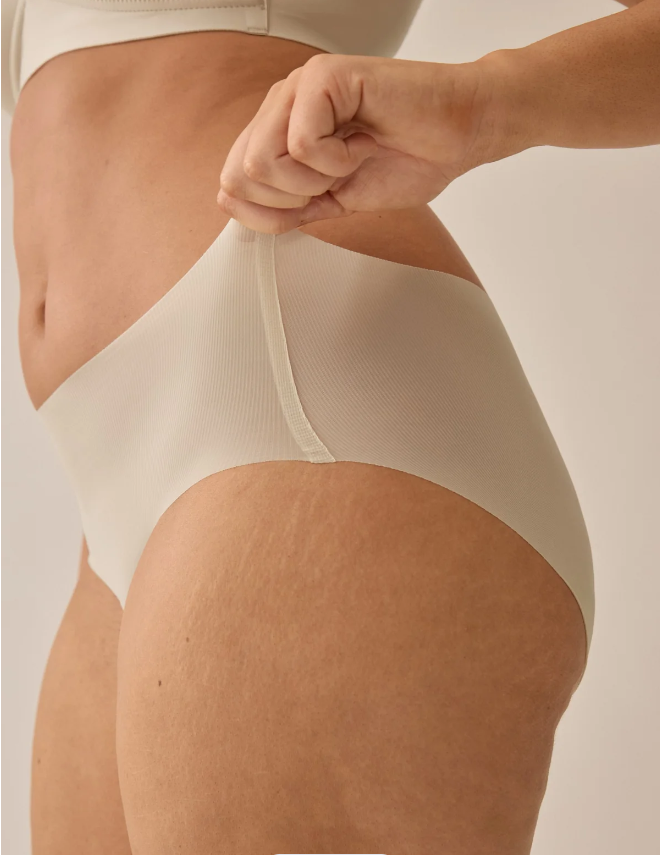 Фини лазерно рязани бикини NATURANA 4007