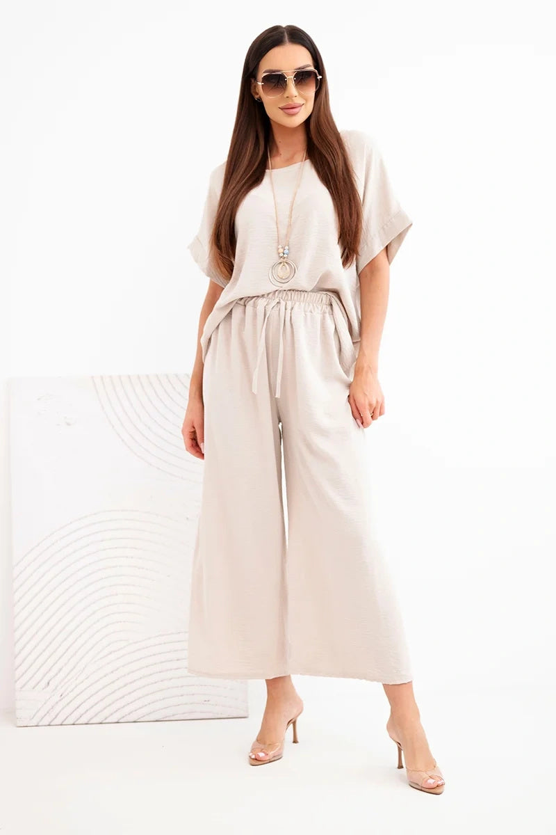 Комплект с блуза с къс ръкав и широки панталони