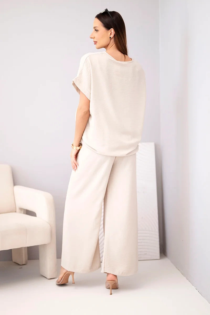 Комплект с обемен топ и широки панталони с апликация цвете