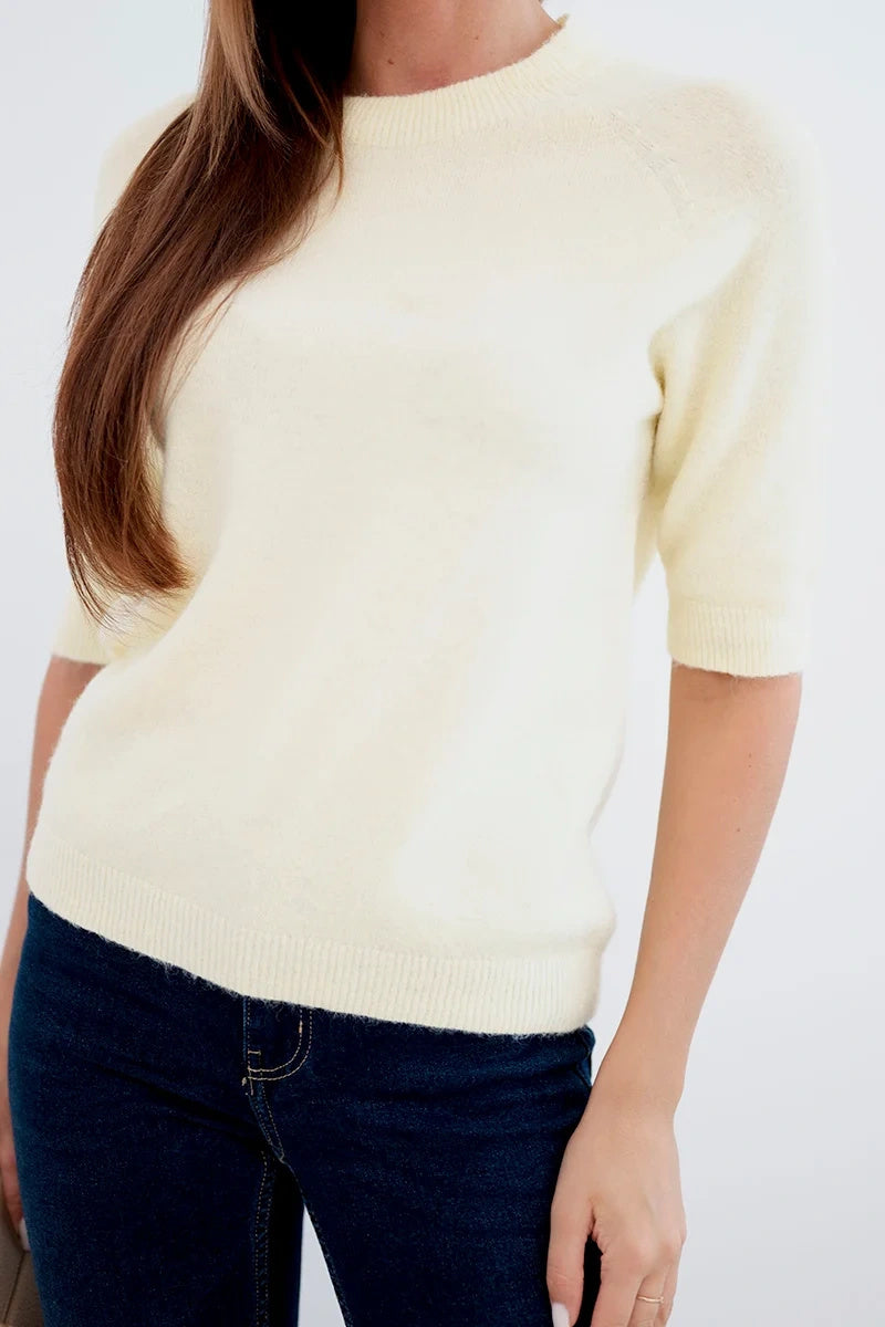 Дамски пуловер с къс ръкав и кръгло деколте от бебешка алпака