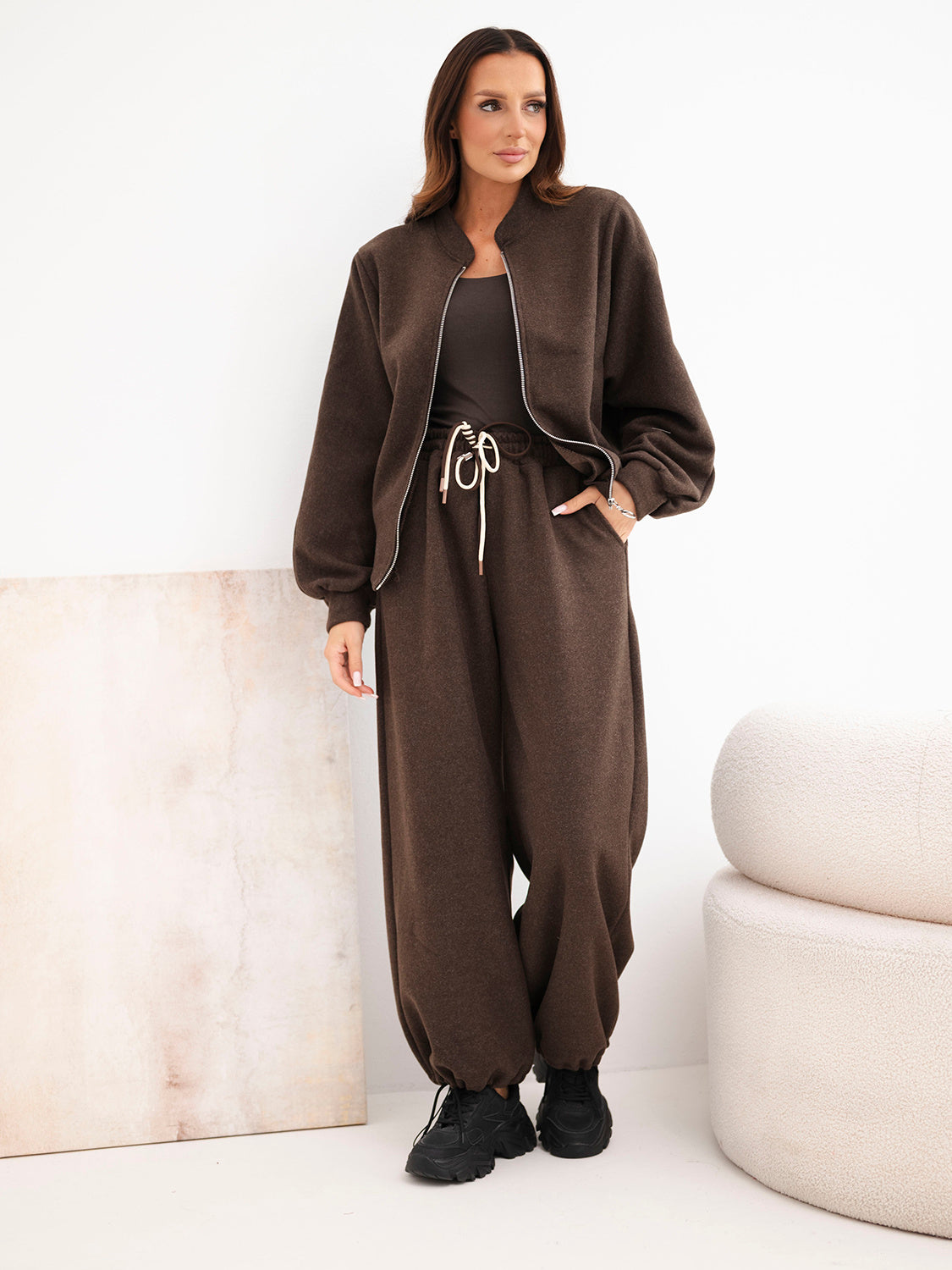 Комплект с суитшърт с цип и яка стойка