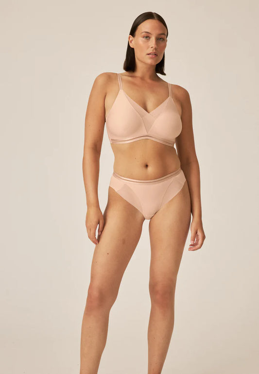 Сутиен с меки чаши без банели NATURANA 5658 - телесен