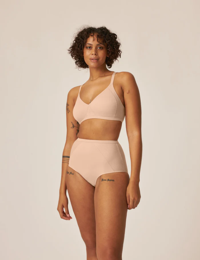 Сутиен с меки чаши без банели NATURANA 5679