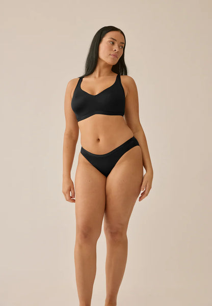 Сутиен без банели, изработен от лек материал NATURANA 5683 - черно