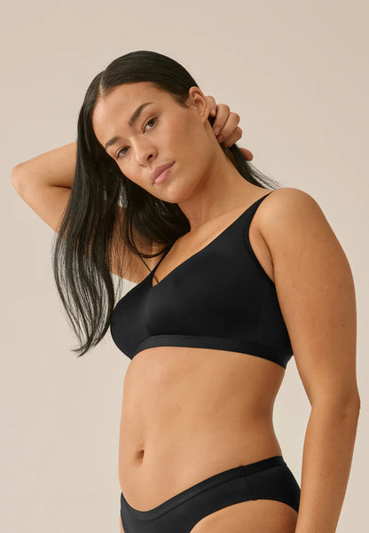 Сутиен без банели, изработен от лек материал NATURANA 5683 - черно