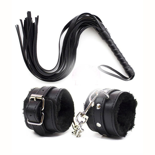 BDSM сет с белезници и камшик LT-6032-2