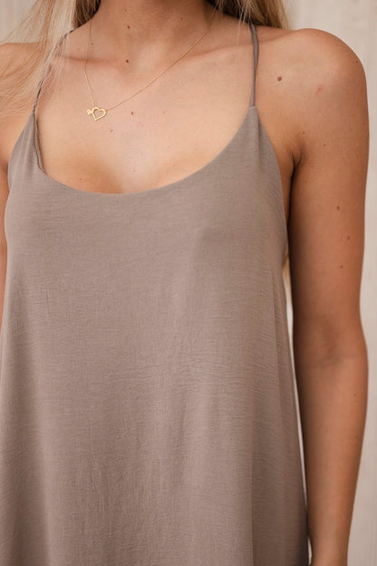 Дълга рокля с тънки презрамки 6418