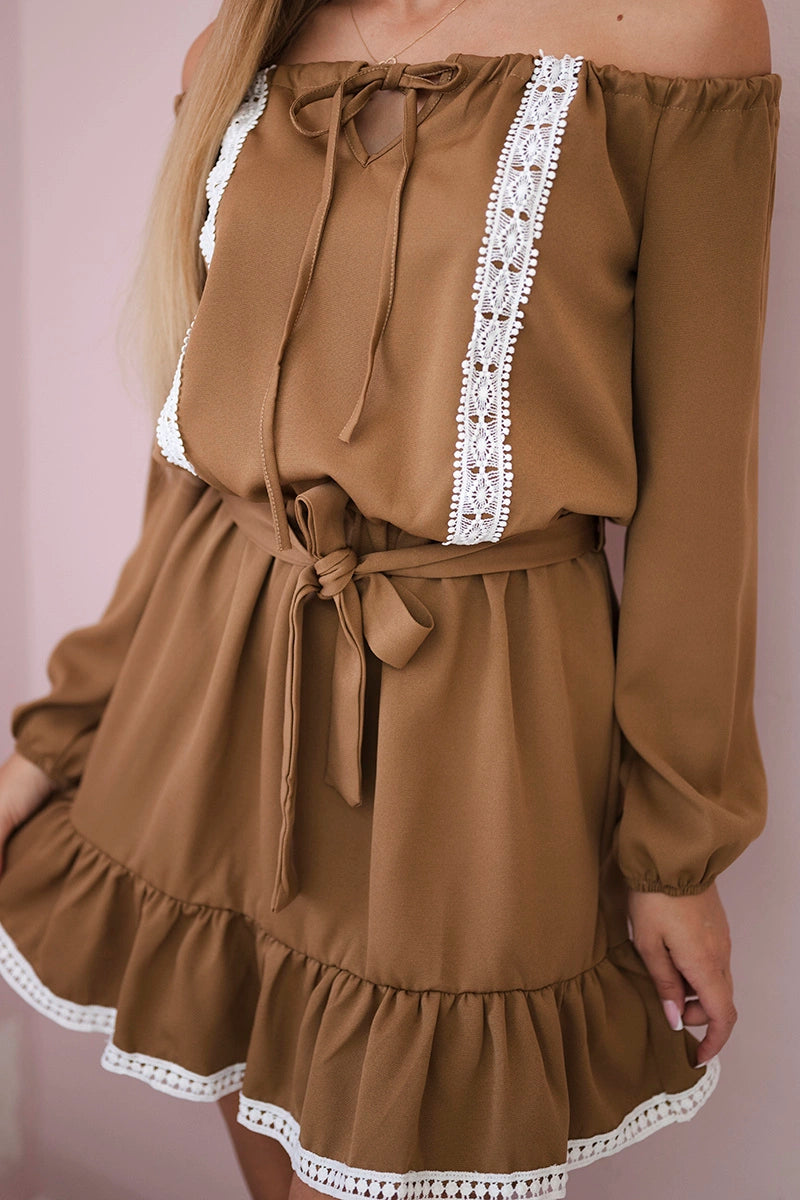 Рокля с открити рамене и дантелена украса 66046