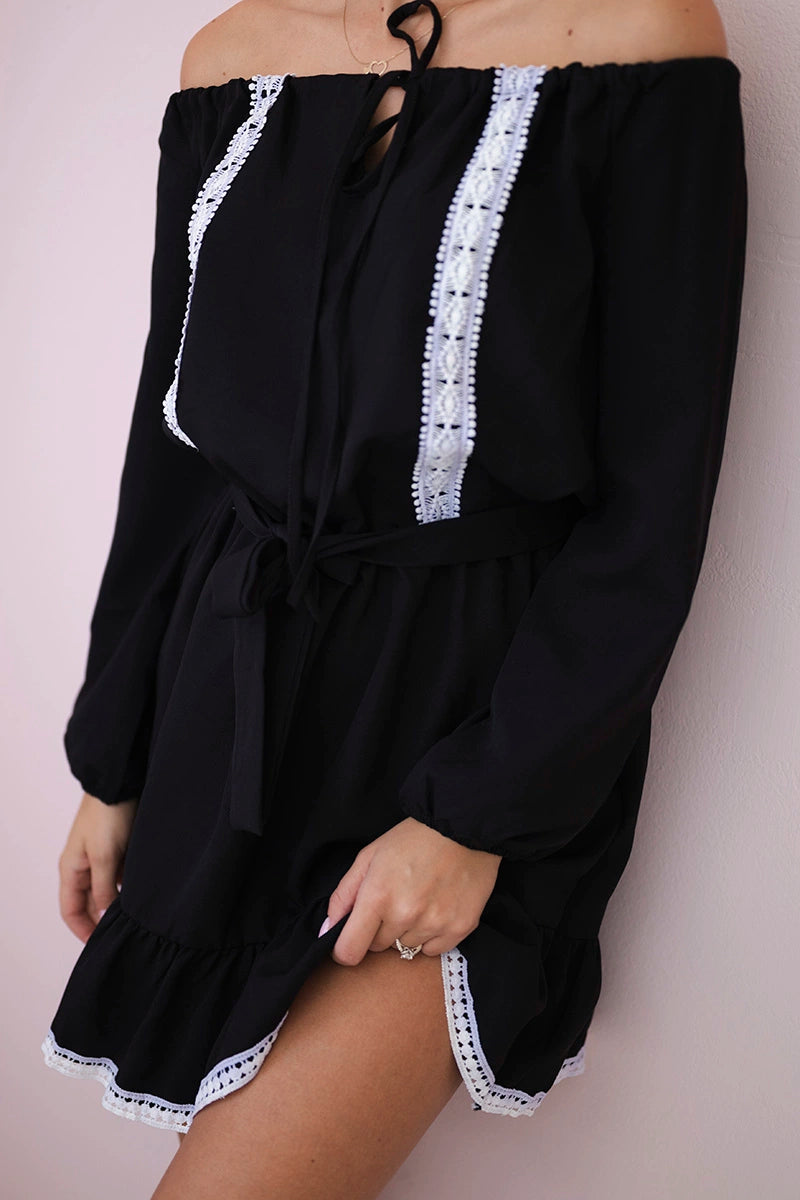 Рокля с открити рамене и дантелена украса 66046