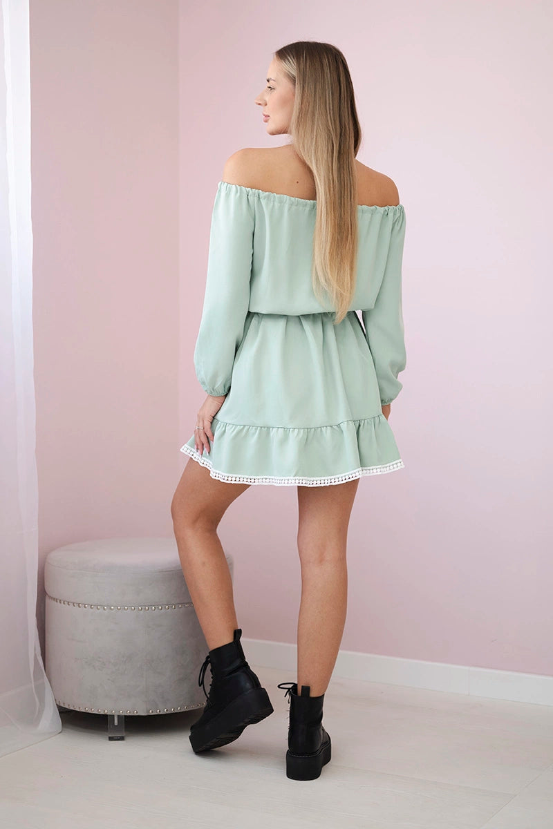 Рокля с открити рамене и дантелена украса 66046