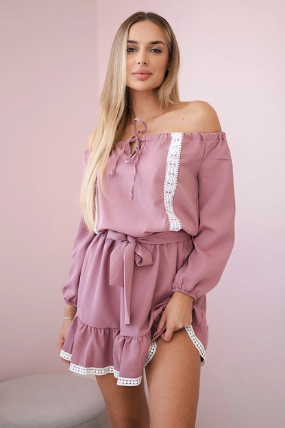 Рокля с открити рамене и дантелена украса 66046