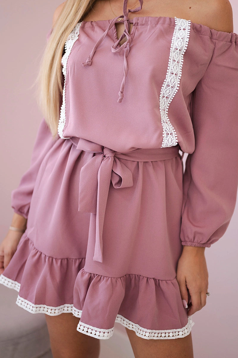 Рокля с открити рамене и дантелена украса 66046