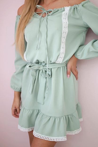 Рокля с открити рамене и дантелена украса 66046