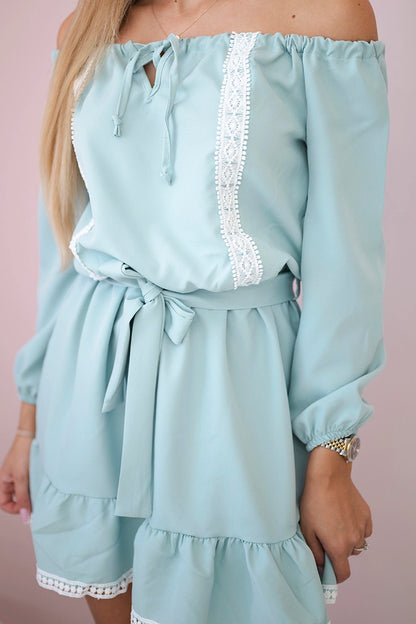 Рокля с открити рамене и дантелена украса 66046