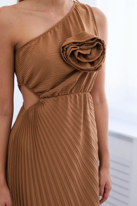 Плисирана рокля украсена с цвете 6945H