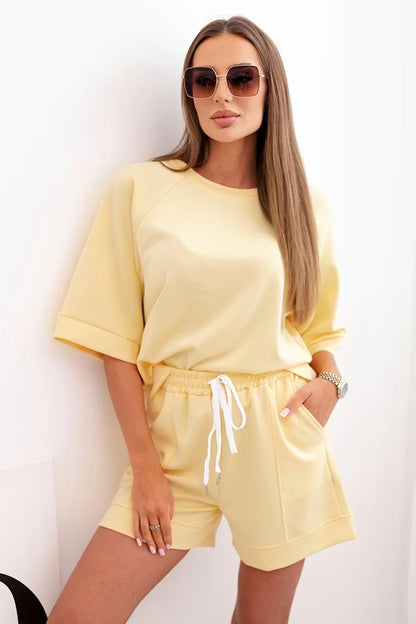 Дамски комплект с блуза с къс ръкав и шорти с ластик 7402
