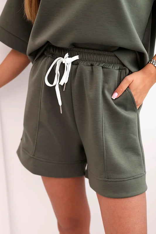 Дамски комплект с блуза с къс ръкав и шорти с ластик 7402