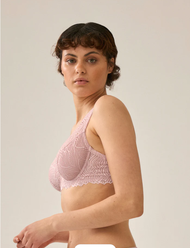 Дантелен сутиен с полуподплатени чаши и банели NATURANA 7675