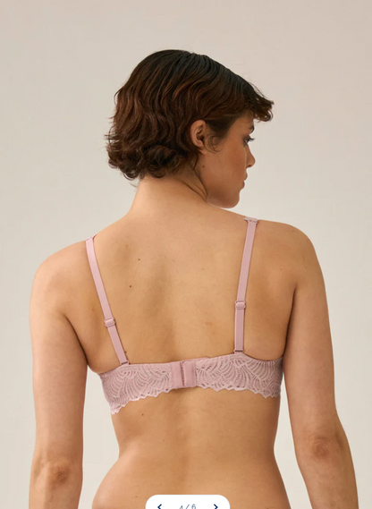 Дантелен сутиен с полуподплатени чаши и банели NATURANA 7675