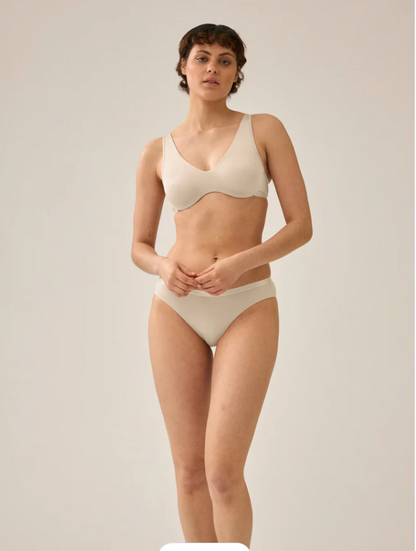 Сутиен с меки чаши и банели NATURANA 7683