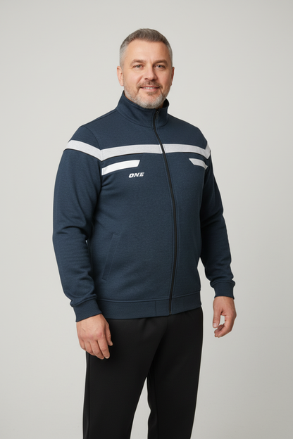 По-дебел мъж с петролен екип