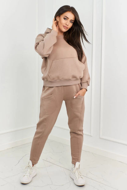 Изолиран комплект суичър с панталон 9577