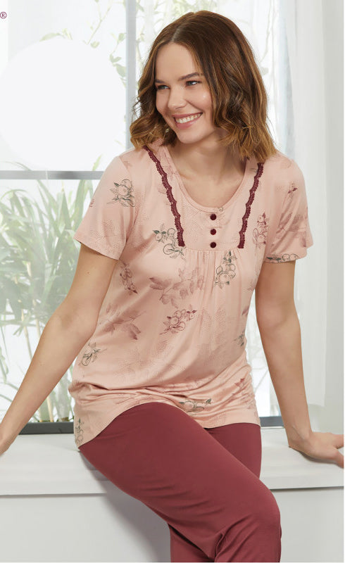 Дамска пижама от блуза с къс ръкав и 7/8 панталон 98110