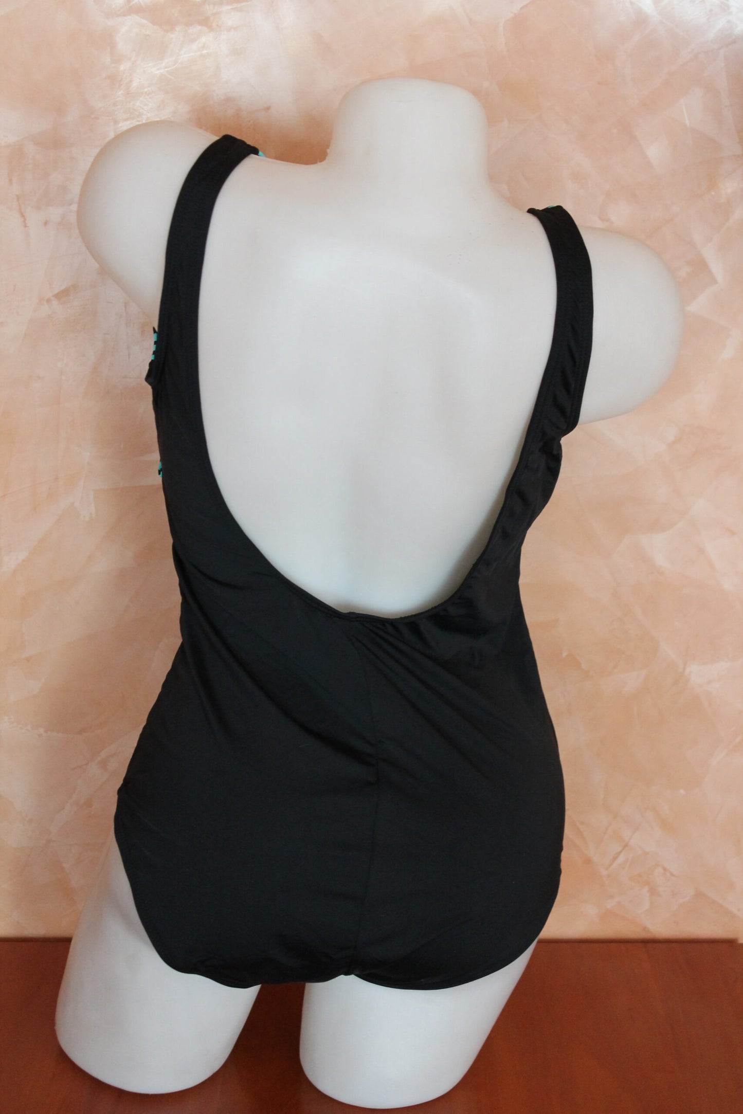 Цял бански с меки чаши Сарина